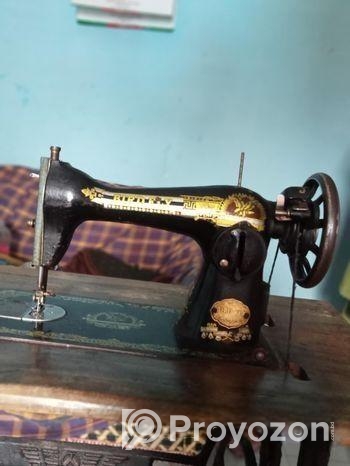 পুরাতন সেলাই মেশিন বিক্রি হবে।