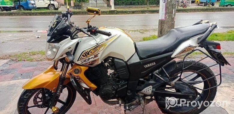 Yamaha FZS 2015