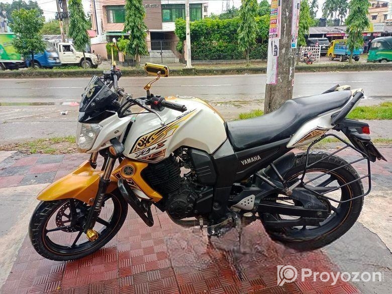 Yamaha FZS 2015