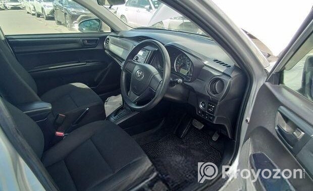 Toyota Axio EX Silver R/40000 km 2020