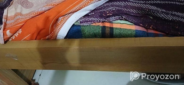 মালয়েশিয়ান উডের কাঠের খাট ৫ বাই ৭ ফিট।
