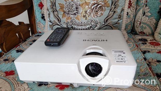 HITACHI CP-WX3041WN