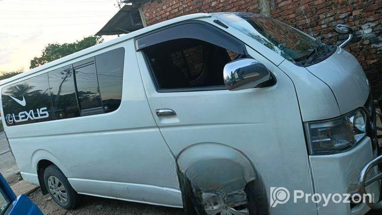 Toyota Hiace . 2005