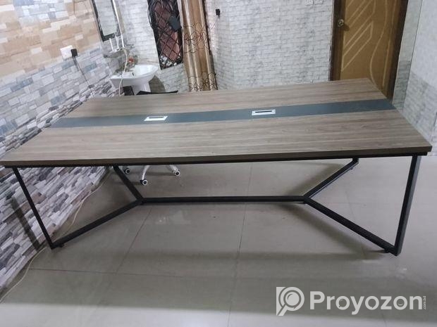 কনফারেন্স টেবিল