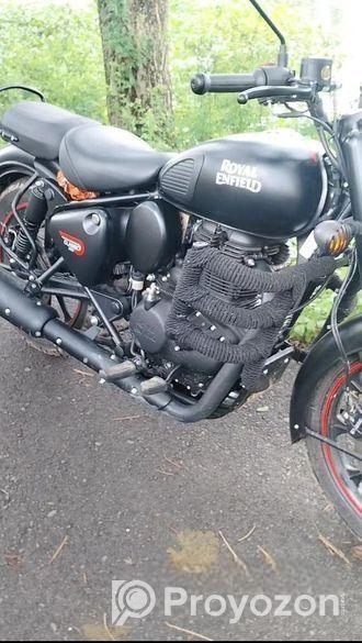 Royal Enfield Classic 350 . 2025