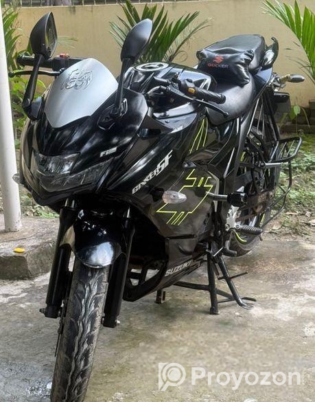 Suzuki Gixxer SF . 2023