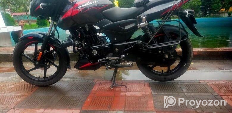 Bajaj Pulsar 150 . 2022