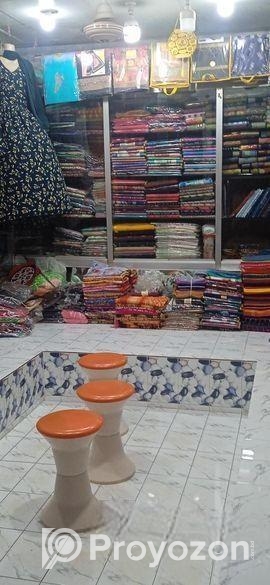 দোকানে মালামাল ও সুকেজ আলমেরা