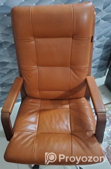 রিভলভিং অফিস চেয়ার