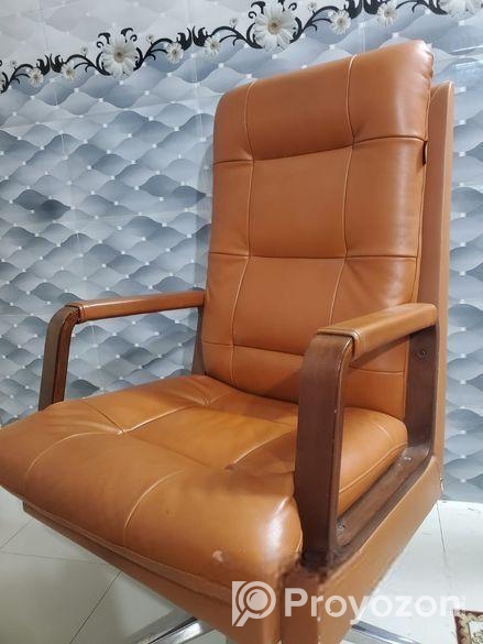 রিভলভিং অফিস চেয়ার