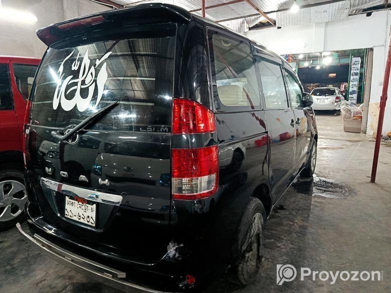 Toyota Noah X 2003