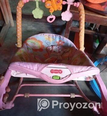 বাচ্চাদের খেলনা২টা ওয়াকার ও আছে