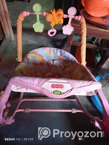 বাচ্চাদের খেলনা২টা ওয়াকার ও আছে