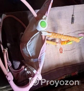 বাচ্চাদের খেলনা২টা ওয়াকার ও আছে