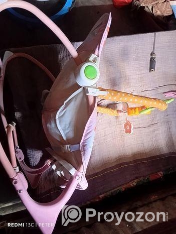 বাচ্চাদের খেলনা২টা ওয়াকার ও আছে