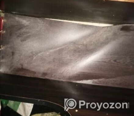 পড়ার টেবিল। একটা রেক।