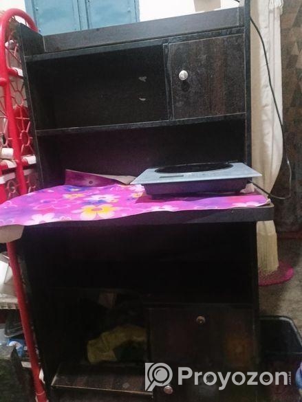 পড়ার টেবিল। একটা রেক।