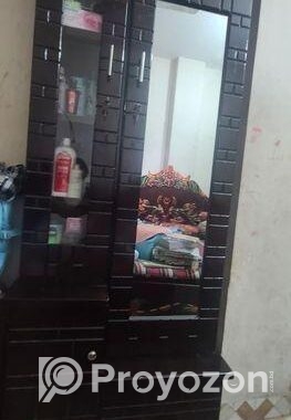 ড্রেসিং টেবিল