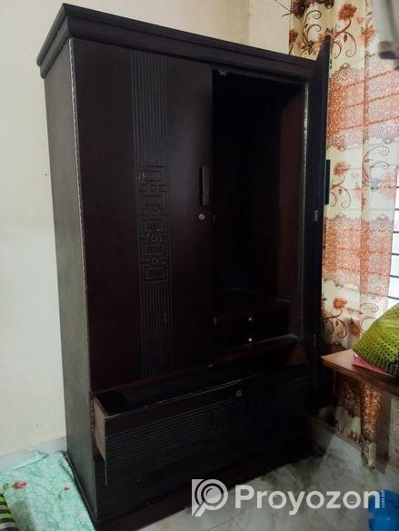 মালয়েশিয়ান কাঠের আলমারি