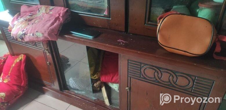 শোকেসটি ভালো মানের বোর্ডের কোর রকম ফাঙ্গাস পড়ে না