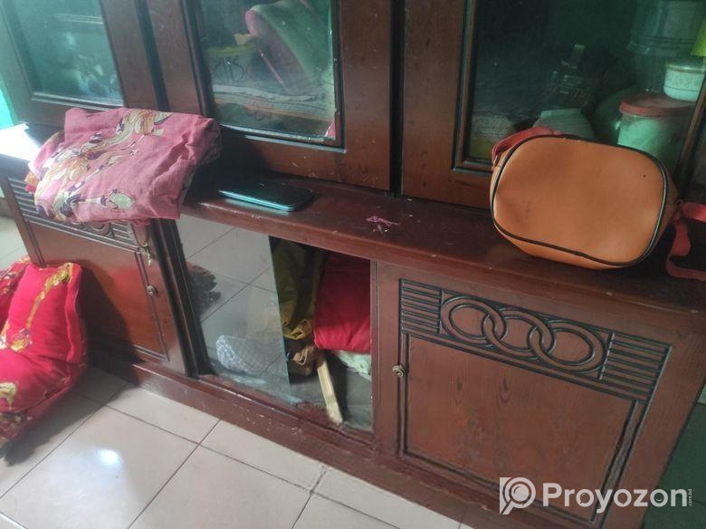 শোকেসটি ভালো মানের বোর্ডের কোর রকম ফাঙ্গাস পড়ে না