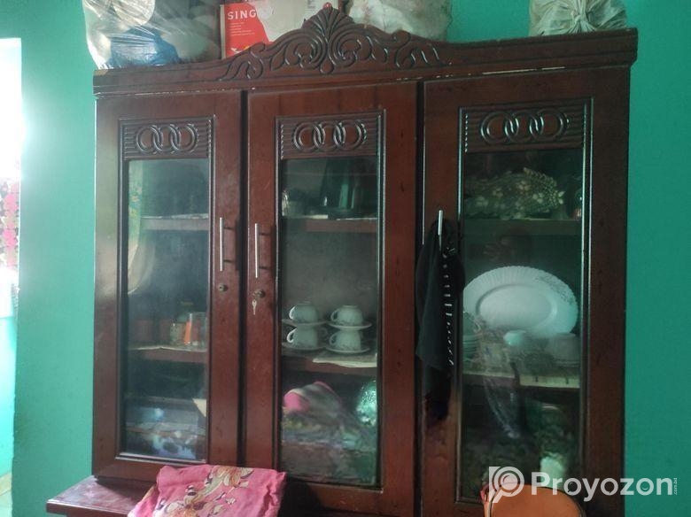 শোকেসটি ভালো মানের বোর্ডের কোর রকম ফাঙ্গাস পড়ে না