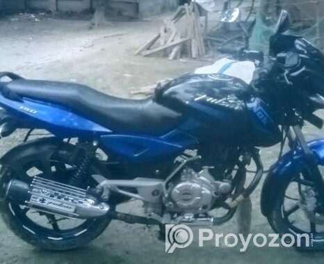 Bajaj Pulsar 150 . 2017