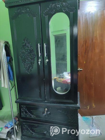 আলমারি বিক্রি হবে