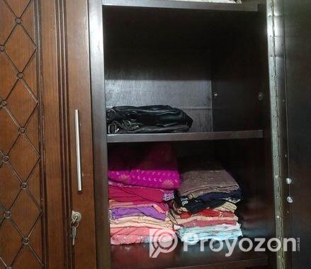 আলমারি বিক্রি হবে