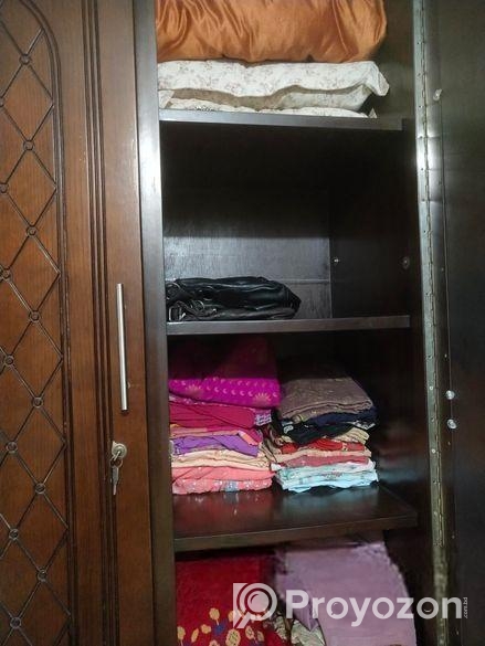 আলমারি বিক্রি হবে