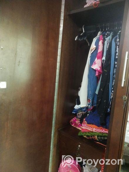 আলমারি বিক্রি হবে