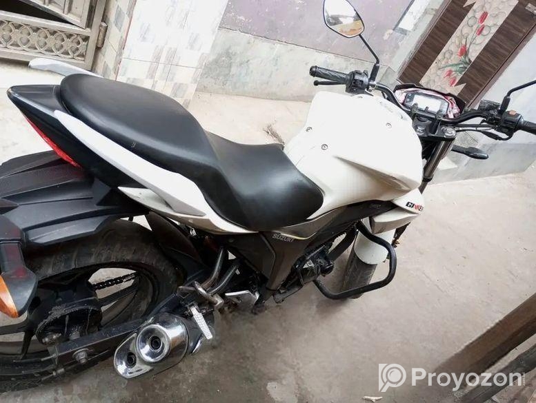 Suzuki Gixxer Monotone . 2015