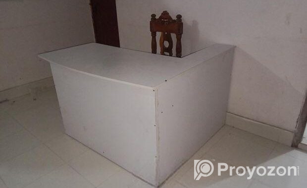 রিসিপশন টেবিল/কাউন্টার