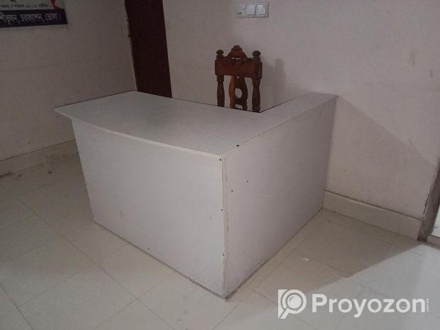 রিসিপশন টেবিল/কাউন্টার