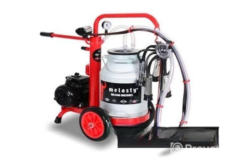 গাভীর দুধ দহন করার মিল্কিং মেশিন