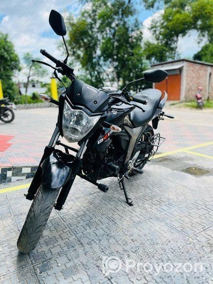 Suzuki Gixxer . 2023