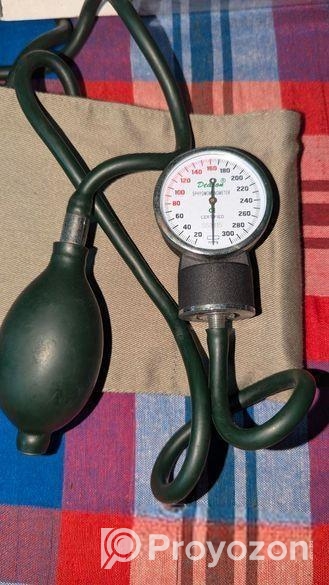 ব্লাড প্রেসার মাপার মেশিন