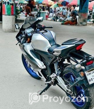 Yamaha R15 M . 2022