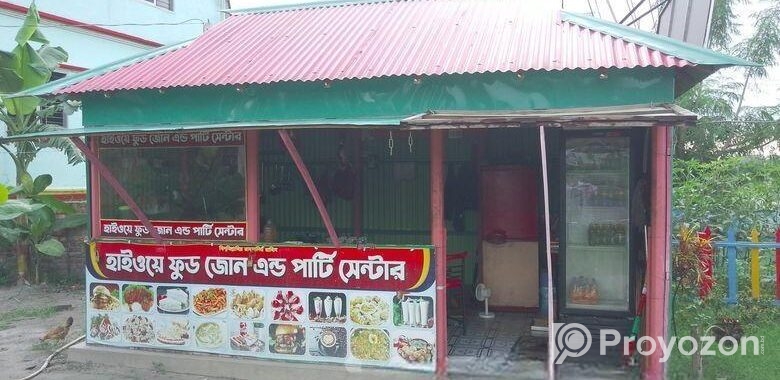 একটি দোকান ঘর এবং চারটি টং