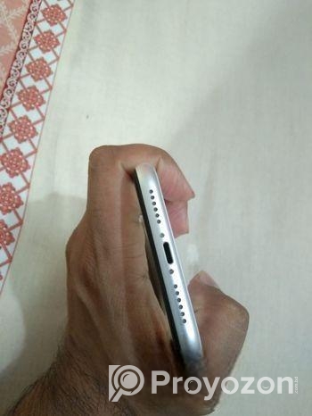 Apple iPhone XR (Used)