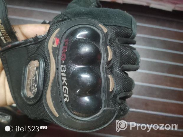 সাইকেল সিট ও গ্লভস