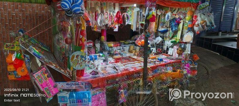 ভ্রাম্যমান কসমেটিক্স ও খেলনা দোকান
