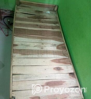 ১ টি খাট ও টেবিল বিক্রি হবে