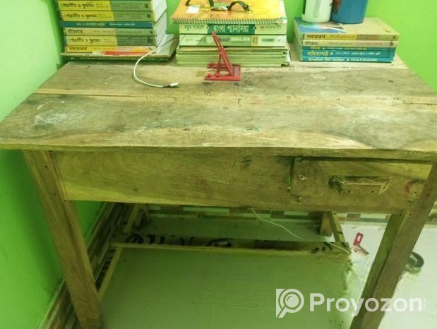 ১ টি খাট ও টেবিল বিক্রি হবে