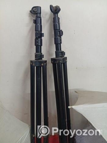 ক্যামেরার ছাতা ও লাইট