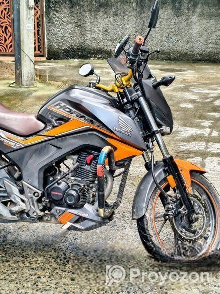 Honda Hornet . 2019