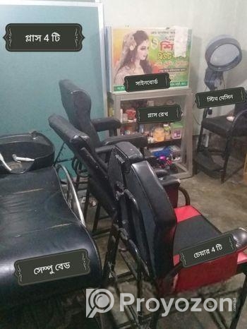 পার্লারের আসবাবপত্র