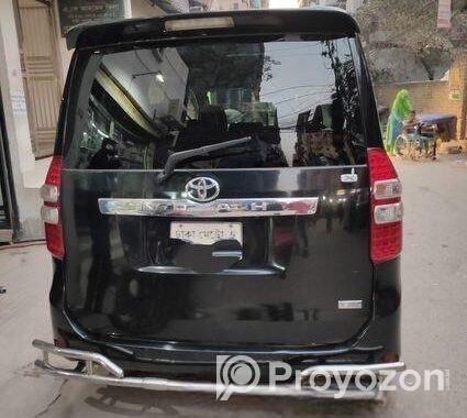 Toyota Noah 2010