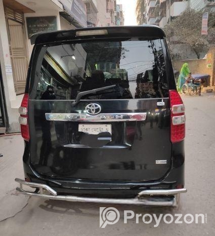 Toyota Noah 2010