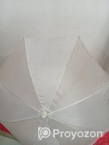 ক্যামেরার ছাতা ও লাইট